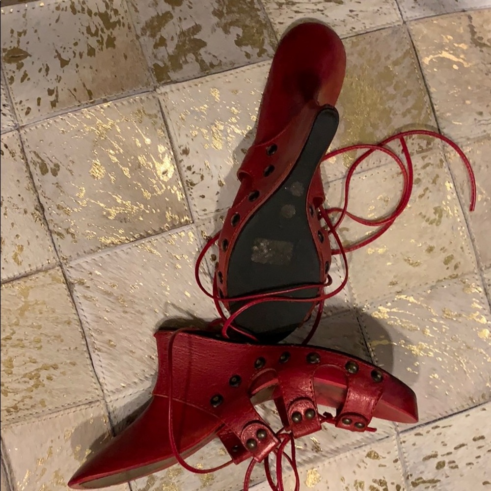 SHOES - Picture 3 of 5